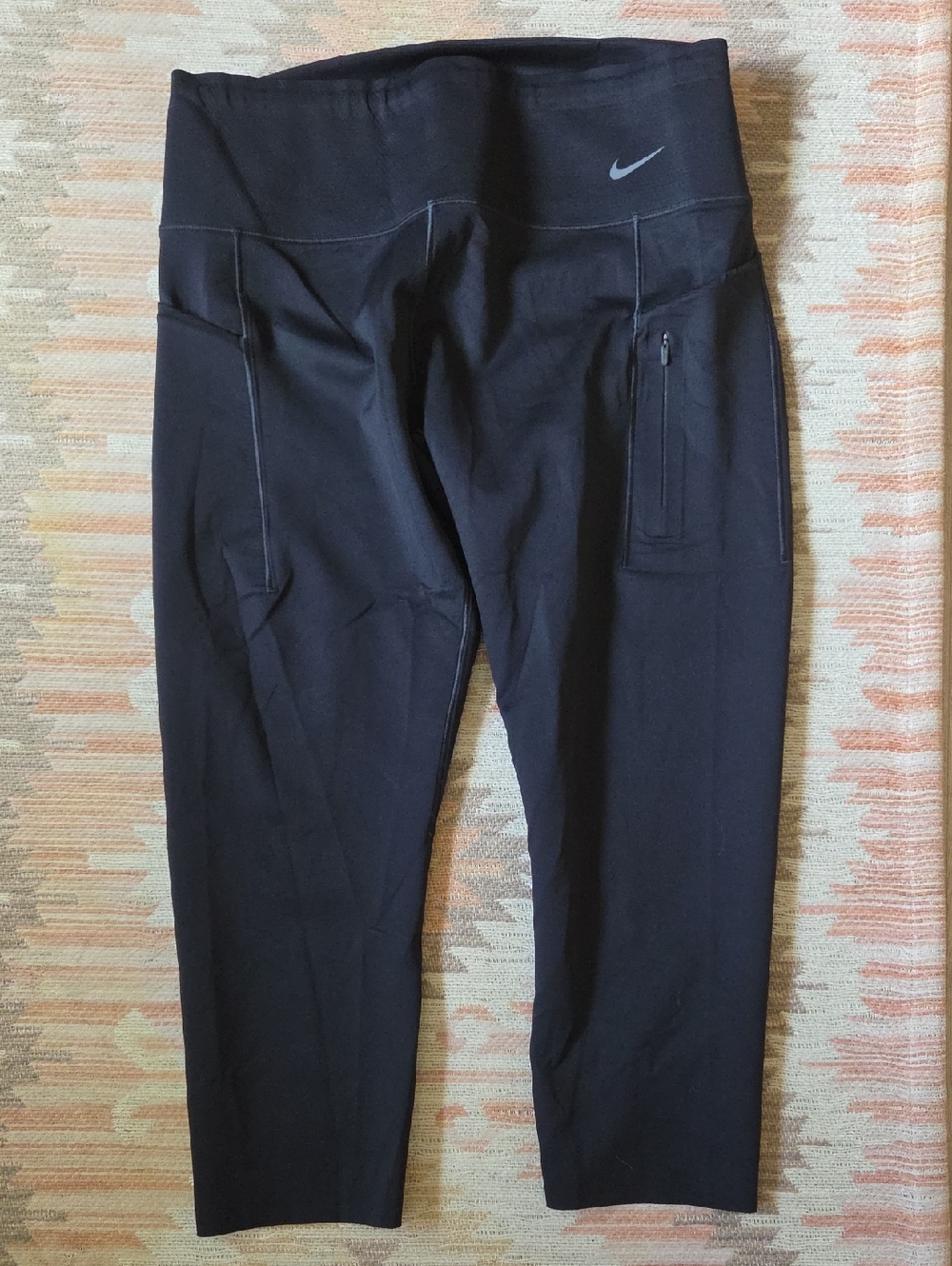 Nike Black Crop Pocket Performance Leggings